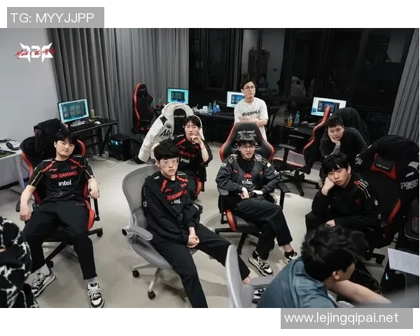 职业联赛中JDG团队配合表现分析与战术解读 职业联赛中JDG团队配合表现分析与战术解读